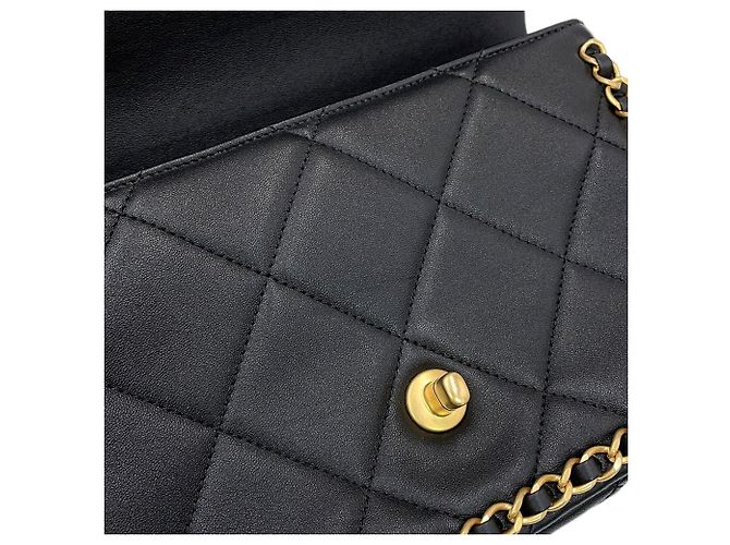 Borsa a tracolla con catena Chanel in pelle d'agnello nera - vista 7