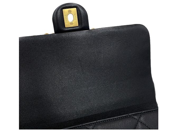 Borsa a tracolla con catena Chanel in pelle d'agnello nera - vista 8