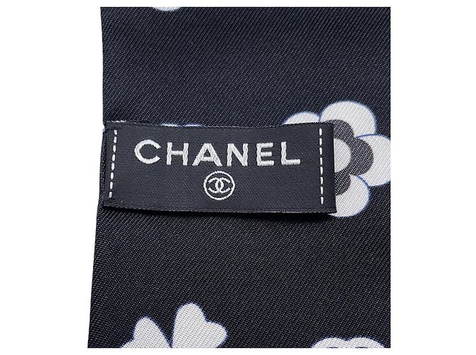 Foulard bandeau in seta Chanel bianco e nero camelia - vista 8