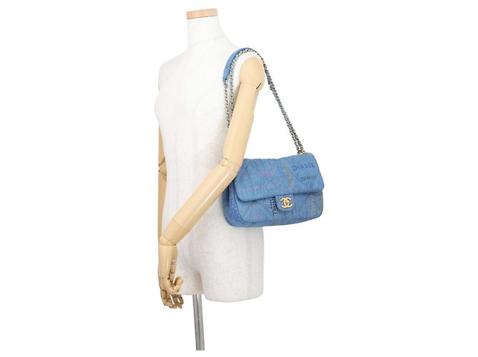 Borsa a spalla Chanel Matelassé Flap Small in denim - vista 4