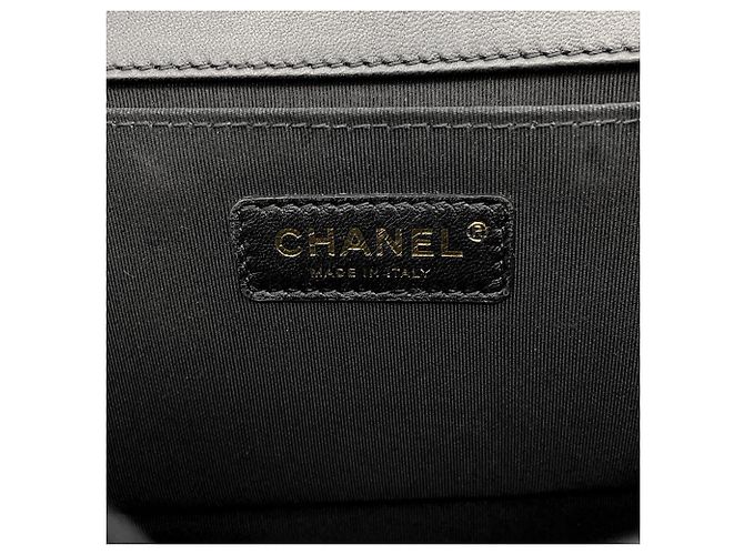 Chanel Boy Medium Chain Schultertasche - Ansicht 17