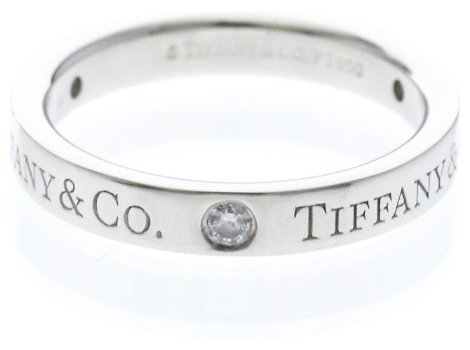 Tiffany & Co. Anello Logo in Platino e Diamanti 4mm - vista 3