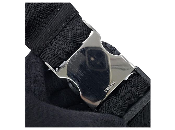 Borsa a tracolla Prada in nylon nero con triangolo - vista 10