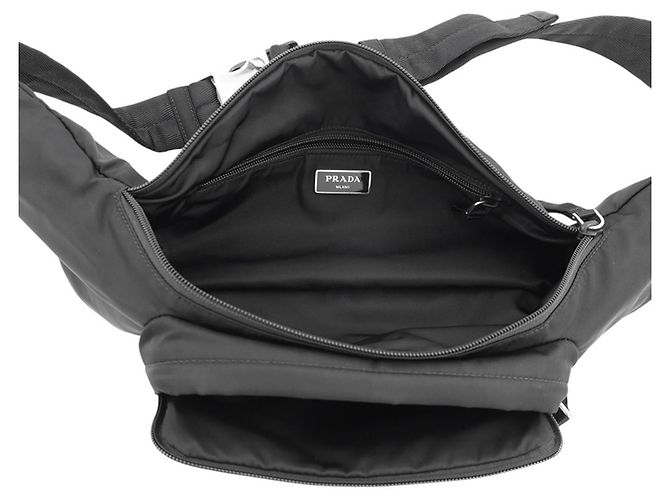 Borsa a tracolla Prada in nylon nero con triangolo - vista 6