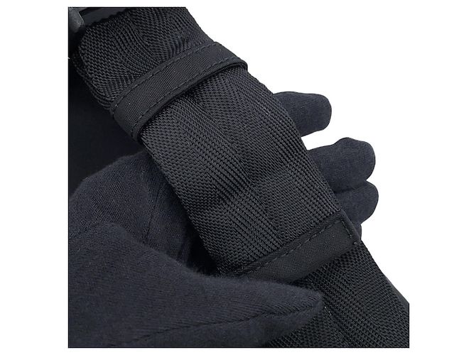 Borsa a tracolla Prada in nylon nero con triangolo - vista 9
