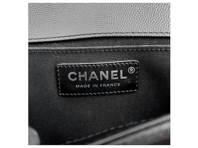 Borsa a tracolla Chanel Black Matelassé con catena - vista 17