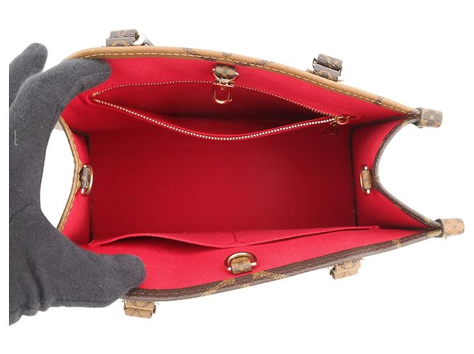 Borsa Louis Vuitton Monogram Reverse Giant OnTheGo PM - vista 6