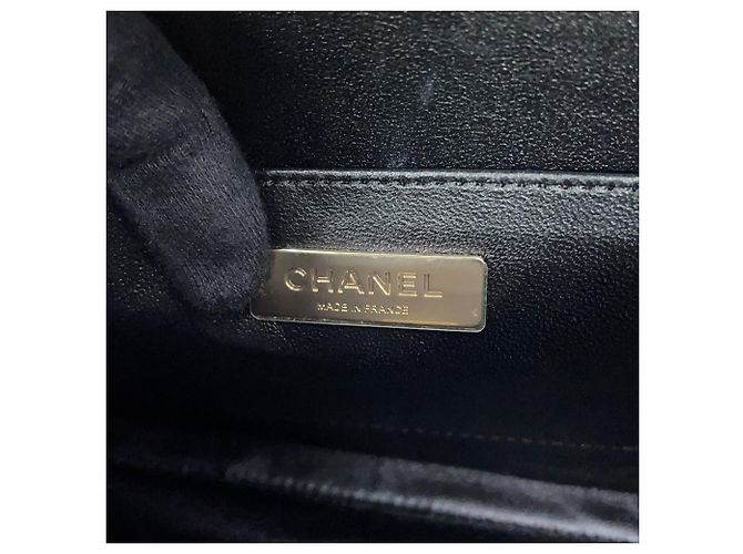 Borsa a tracolla Chanel Matelassé con catena - vista 15