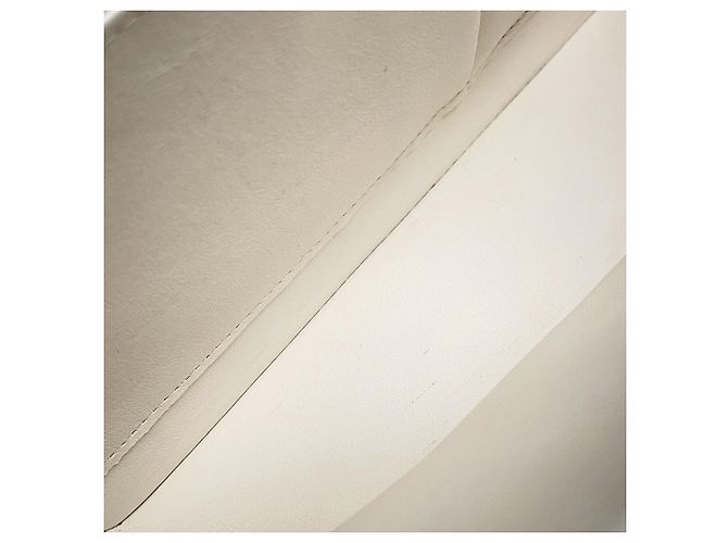 Borsa a tracolla con catena Chanel in White - vista 10