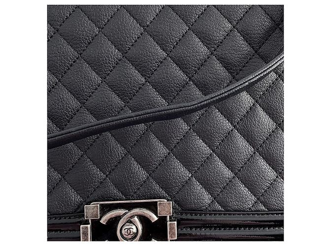 Borsa a tracolla Chanel Matelassé Black Chain - vista 14