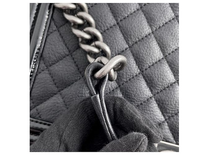 Borsa a tracolla Chanel Matelassé Black Chain - vista 15