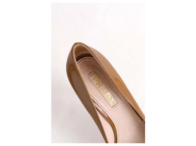 Tacchi Prada in pelle color camel - vista 4