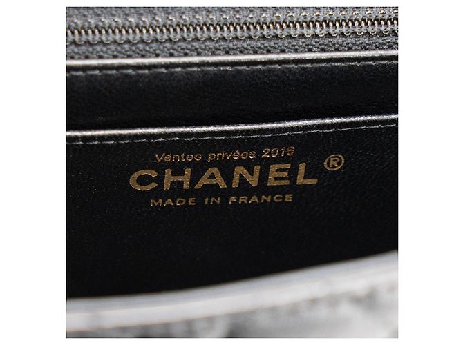 CHANEL - Borsa a tracolla Classique/Timeless Mini Square Chanel in pelle liscia nera - vista 6