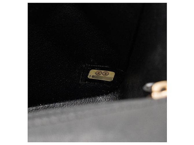 CHANEL - Borsa a tracolla Classique/Timeless Mini Square Chanel in pelle liscia nera - vista 8
