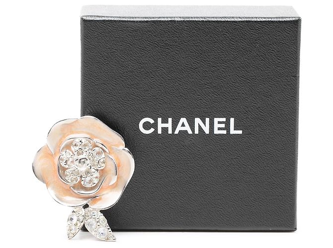 Spilla Chanel CC in ottone smaltato argento con strass e camelia - vista 4