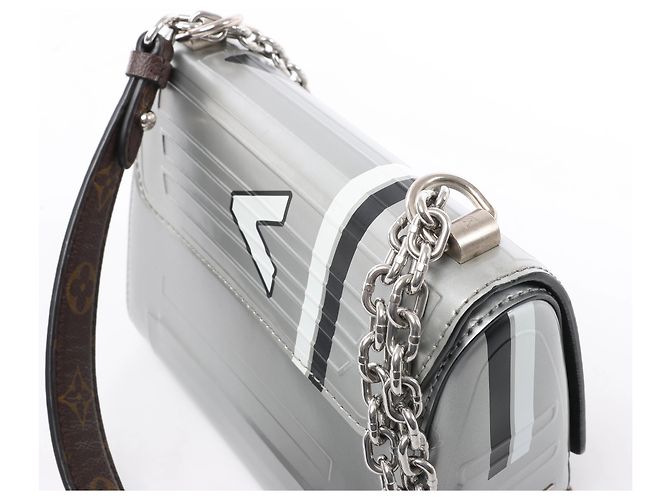 Borsa a tracolla Louis Vuitton Twist PM Spaces Collection in Argento - vista 5