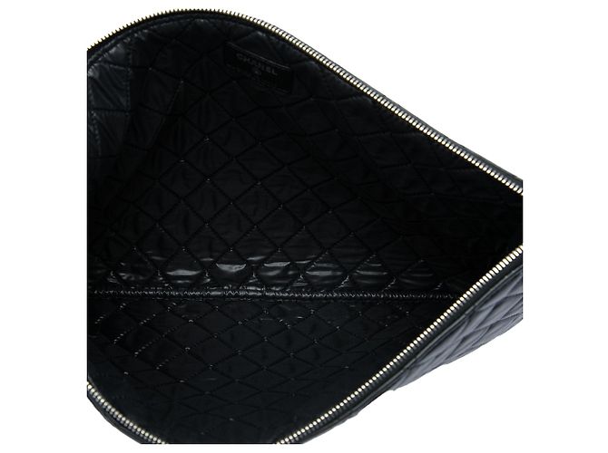 Clutch Chanel Large Quilted Lambskin O Case Nera - vista 4