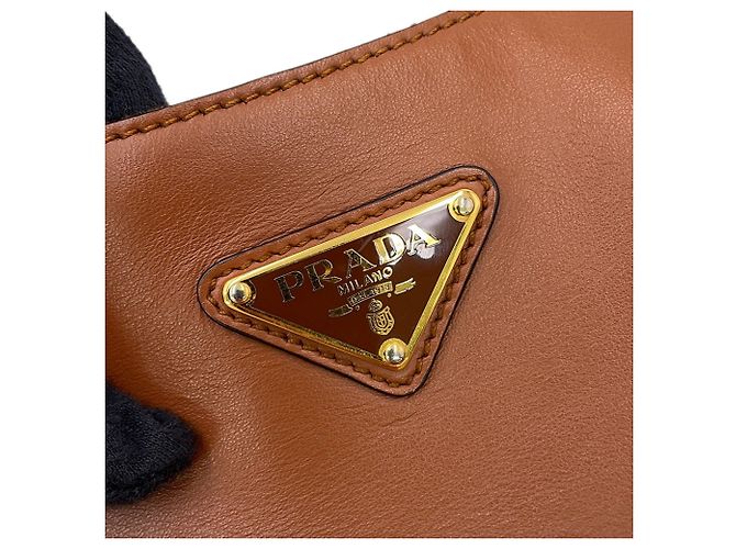 Prada Kleine Leder-Schultertasche - Ansicht 10