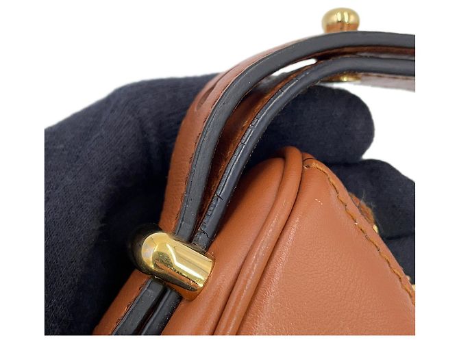 Prada Kleine Leder-Schultertasche - Ansicht 13