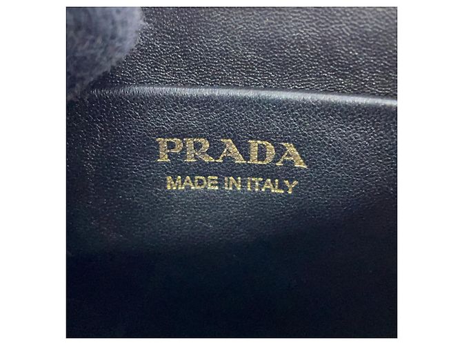 Prada Kleine Leder-Schultertasche - Ansicht 15
