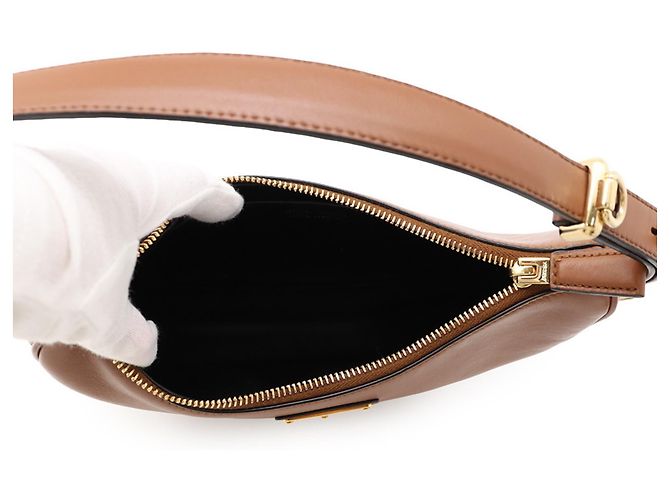 Prada Kleine Leder-Schultertasche - Ansicht 5