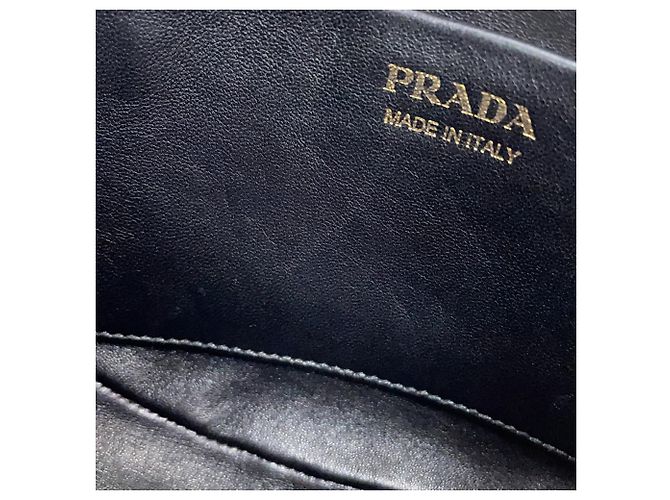 Prada Kleine Leder-Schultertasche - Ansicht 8