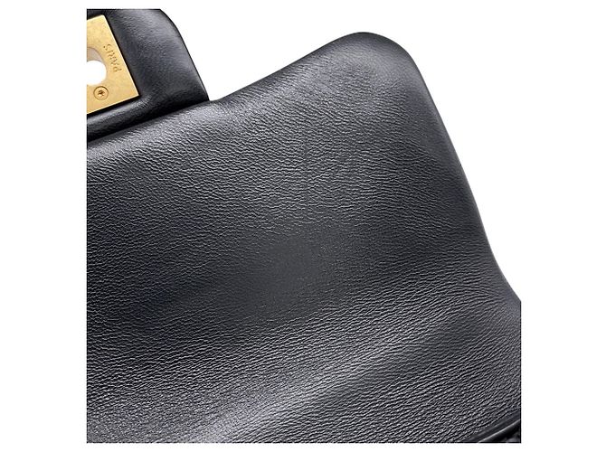 Borsa a tracolla con catena Chanel in pelle d'agnello nera - vista 10