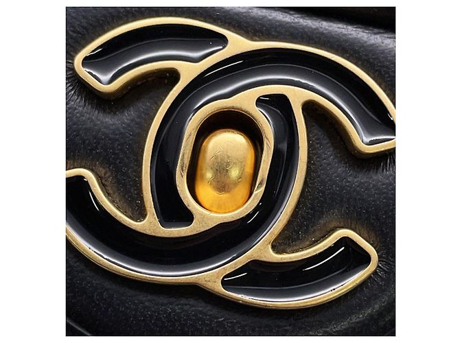 Borsa a tracolla con catena Chanel in pelle d'agnello nera - vista 12