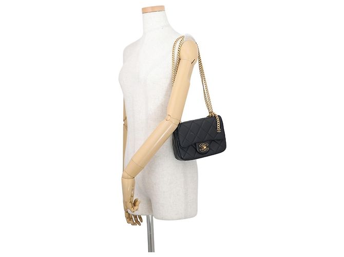 Borsa a tracolla con catena Chanel in pelle d'agnello nera - vista 4