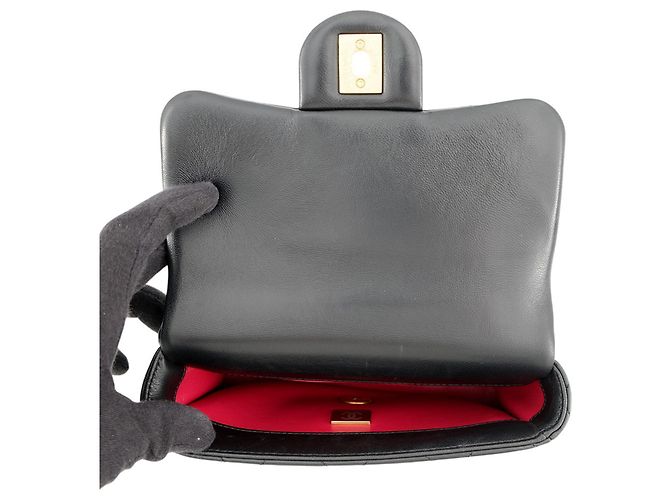 Borsa a tracolla con catena Chanel in pelle d'agnello nera - vista 6