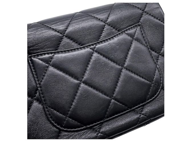Borsa a tracolla con catena Chanel in pelle d'agnello nera - vista 7