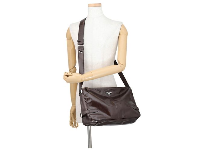 Borsa a tracolla Prada in pelle marrone scuro - vista 4