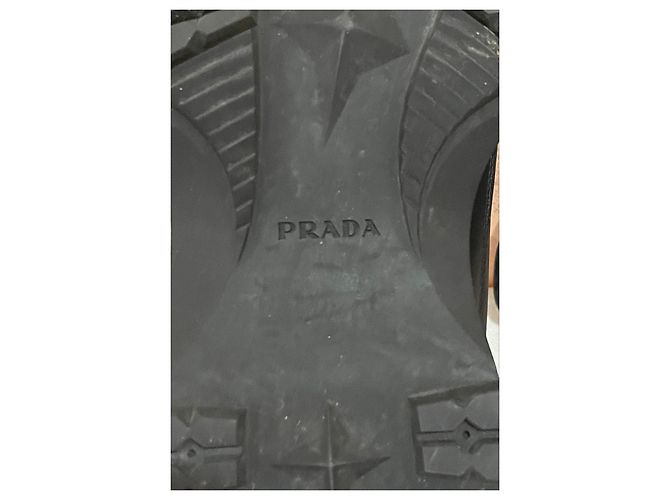Scarpe Prada in Pelle Nera - vista 11