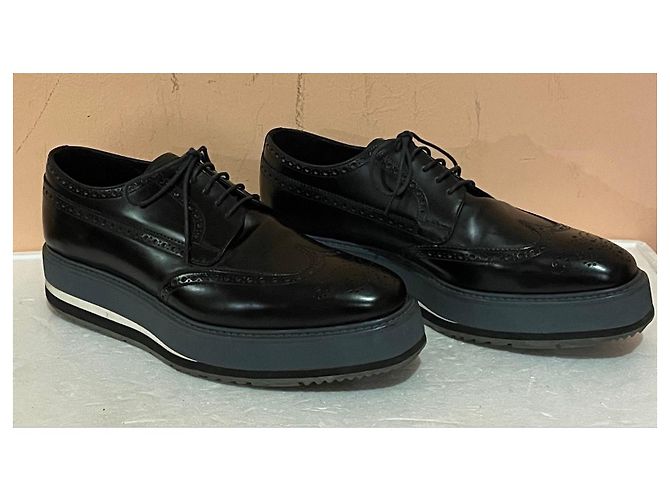 Scarpe stringate Prada in pelle nera - vista 2