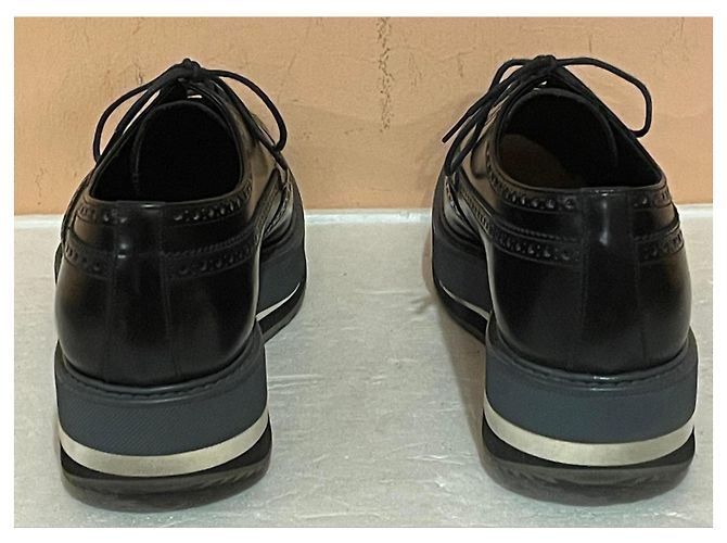 Scarpe stringate Prada in pelle nera - vista 4