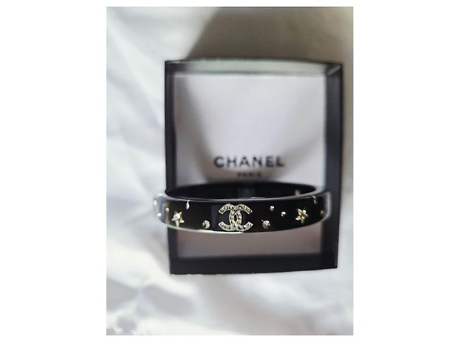 Pulseira Chanel Preta com Estrelas e Cristais - vista 2