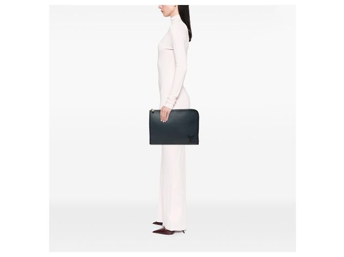 Louis Vuitton Blue Taurillon Pochette Jour GM - vista 6