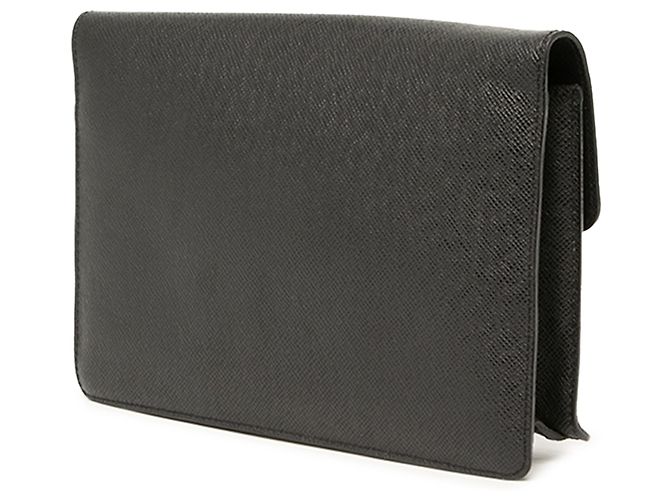 Clutch Louis Vuitton Black Taiga Belaia - vista 2