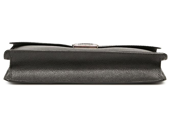 Clutch Louis Vuitton Black Taiga Belaia - vista 3
