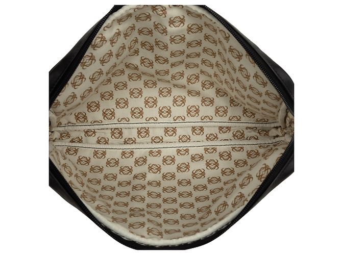 Clutch Anagram LOEWE in pelle nera - vista 4