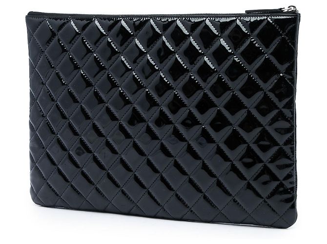 Clutch Chanel Black Large Quilted Patent O Case - vista 2