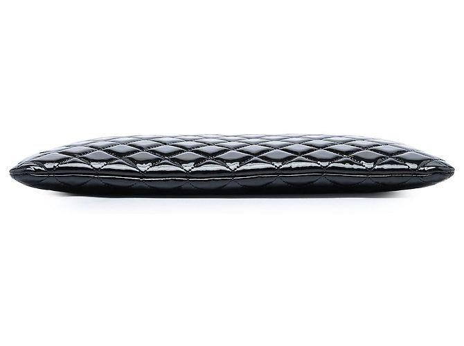 Clutch Chanel Black Large Quilted Patent O Case - vista 3