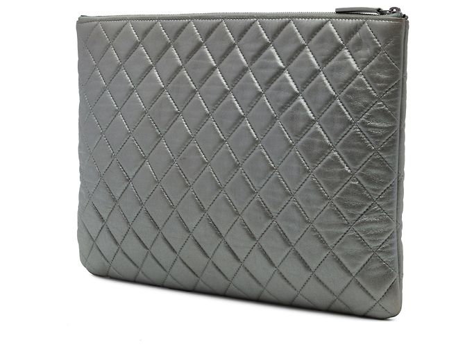 Clutch Chanel Silver Large Quilted Metallic Lambskin O Case - vista 2
