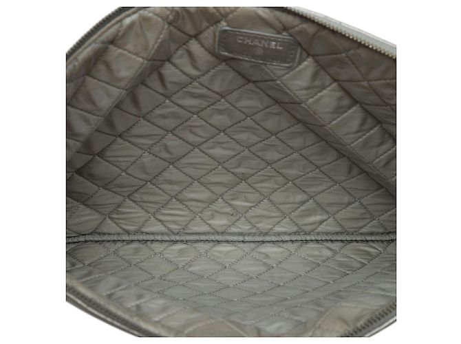 Clutch Chanel Silver Large Quilted Metallic Lambskin O Case - vista 4