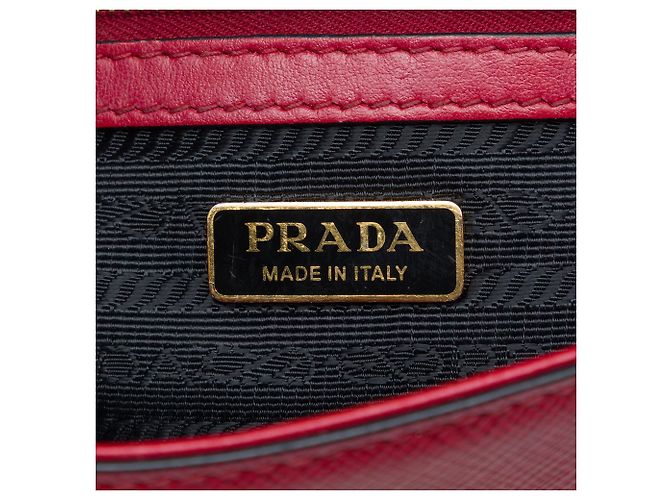 Prada Red Saffiano Lux Embleme Crossbody - vista 5