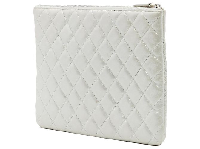 Pouch Chanel Silver Medium Metallic Lambskin Star Embossed O Case - vista 2
