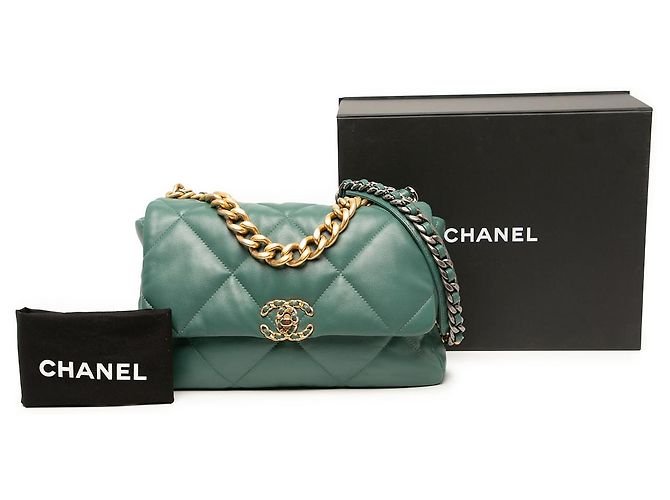 Chanel 19 Flap Large in pelle d'agnello verde - vista 6