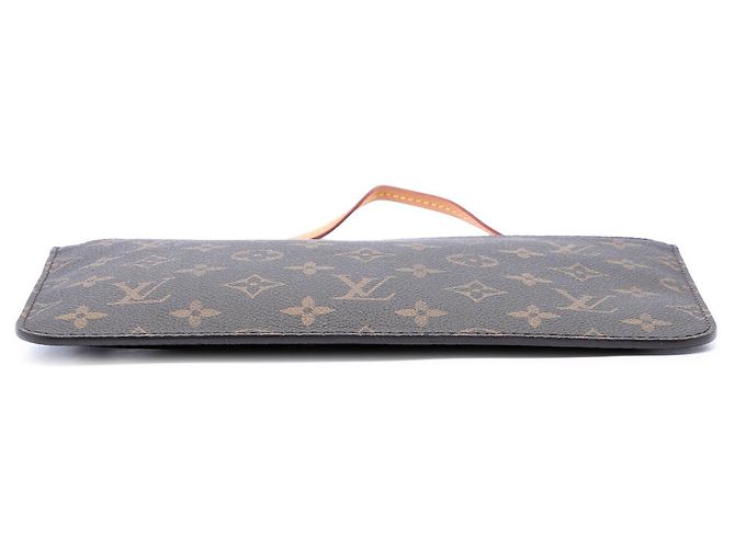 Louis Vuitton Brown Monogram Neverfull Pochette - vista 3