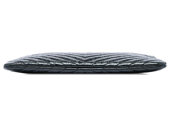 Chanel Black Medium Chevron Crinkled Patent O Case Clutch - vista 3
