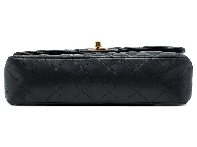 Chanel Black Medium Classic Lambskin Double Flap - vista 3